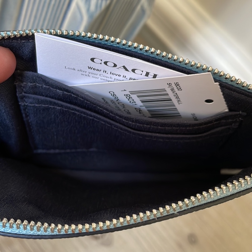 NWT Coach Leather Corner Zip Waterfall Wristlet - Picture 5 of 5